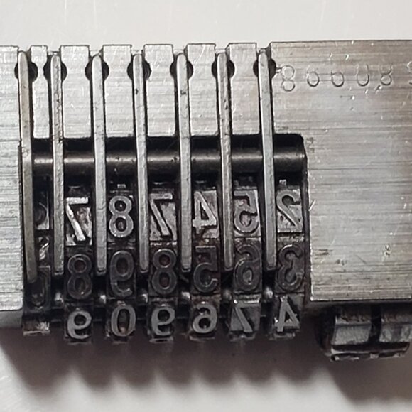 Count, model 64, 6-digit Roman numeral numbering machine, counts forward and bac - Picture 6 of 10